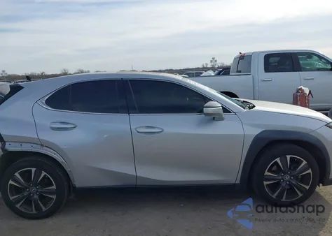 2019 Lexus Ux 200 z USA, uszkodzony, nr VIN JTHY3JBH4K2004397